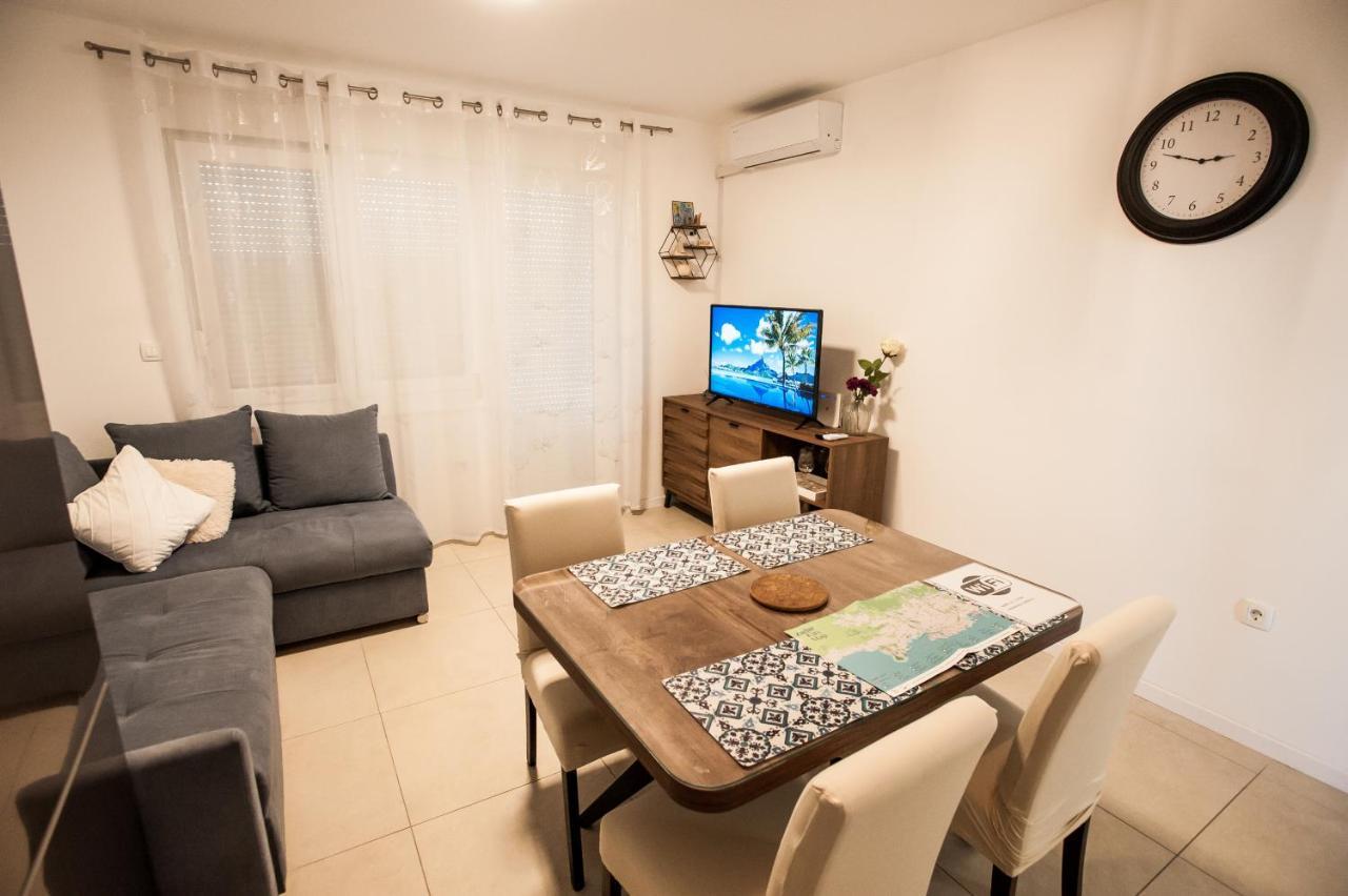 Apartman Little Violet - Balcony & Free Parking
