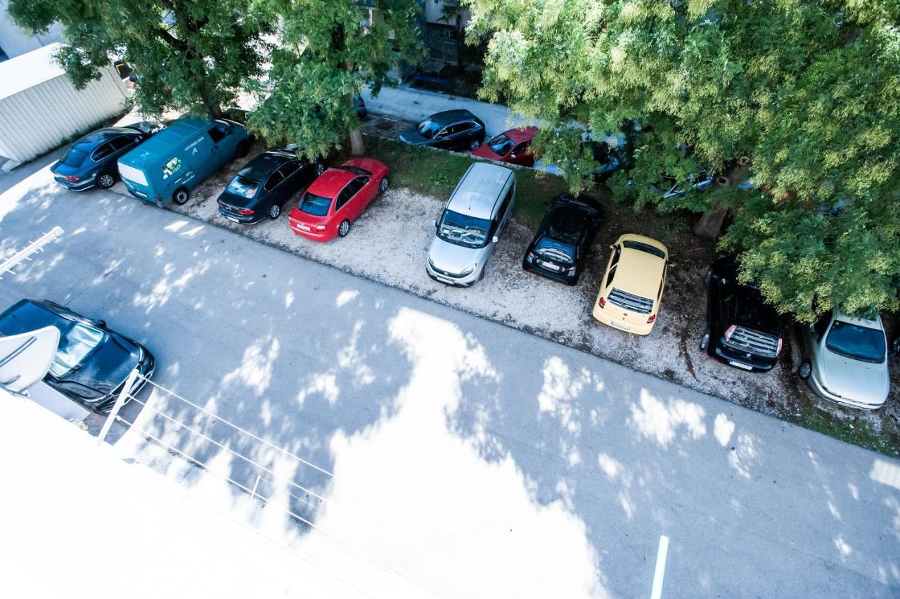 Apartman Little Violet - Balcony & Free Parking *